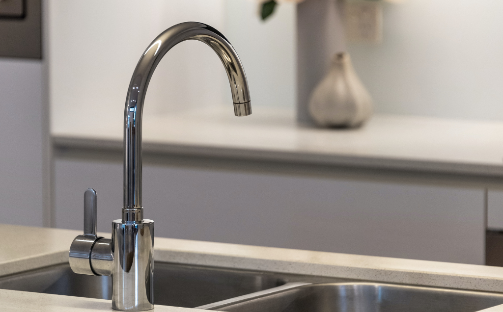 How to install a kitchen faucet?